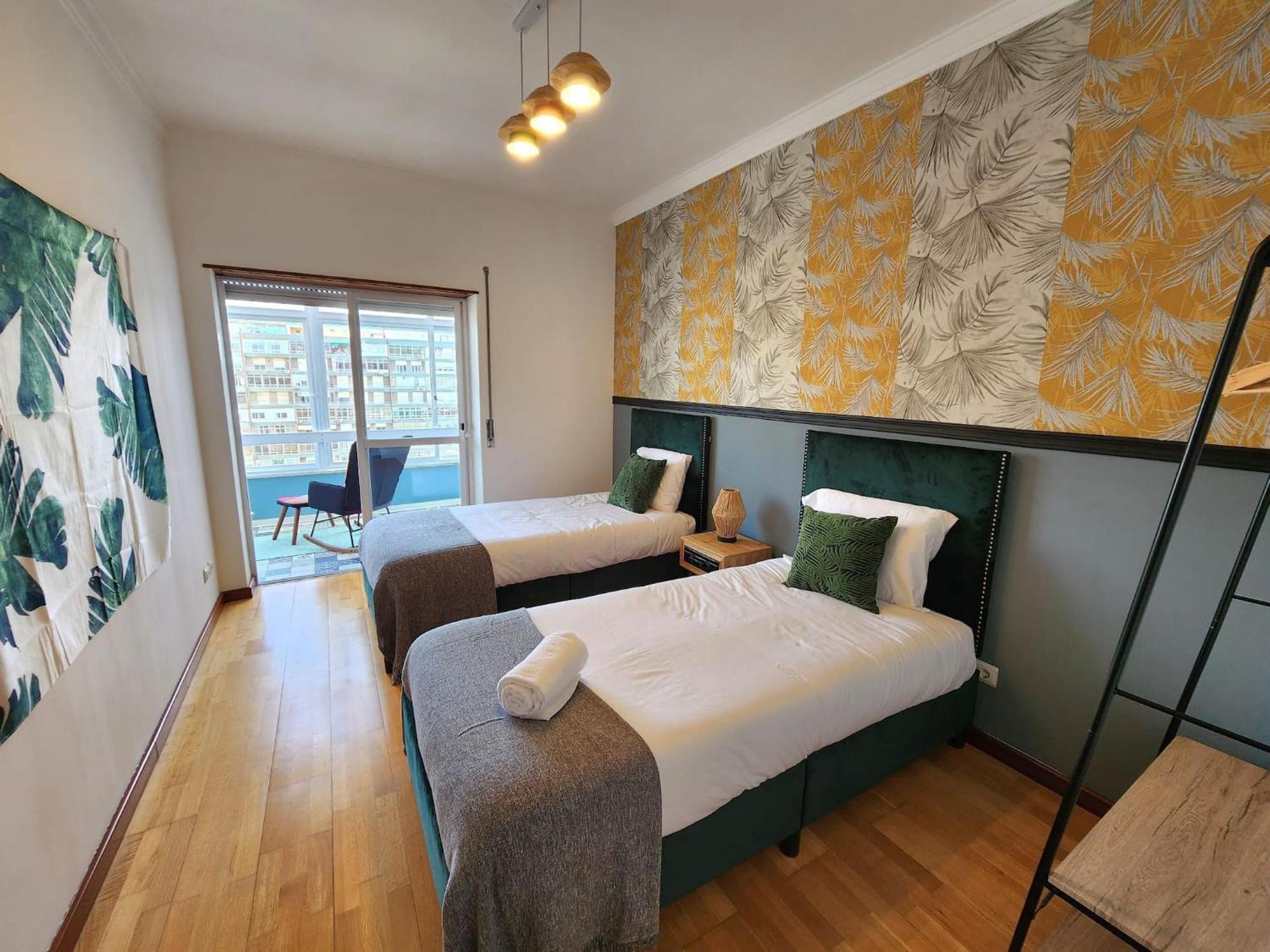 Cozy Apartment In Central Almada W Swing Chairs מראה חיצוני תמונה