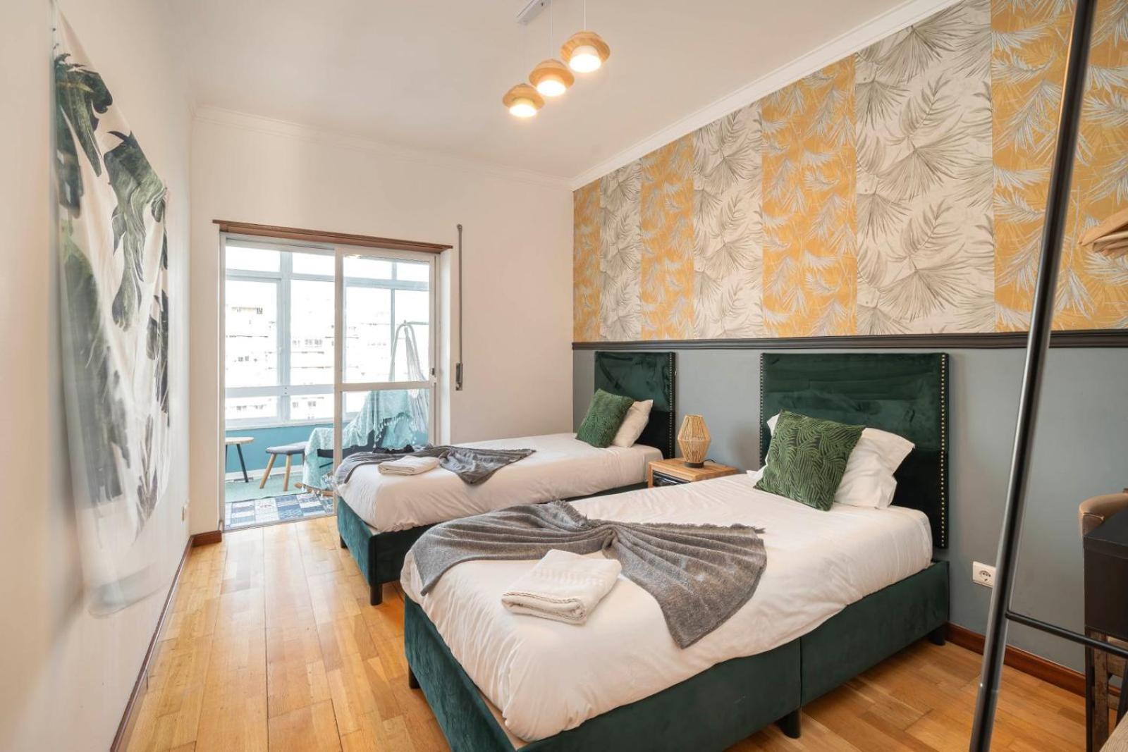 Cozy Apartment In Central Almada W Swing Chairs מראה חיצוני תמונה