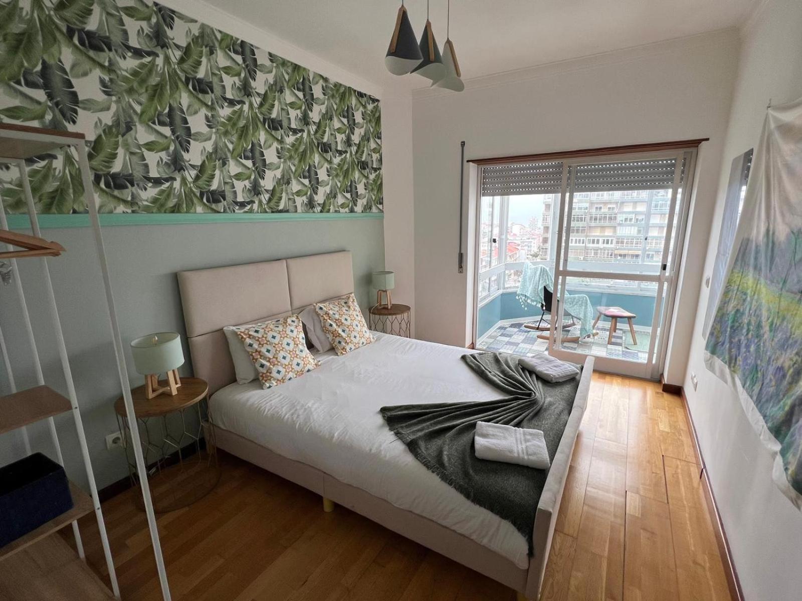 Cozy Apartment In Central Almada W Swing Chairs מראה חיצוני תמונה